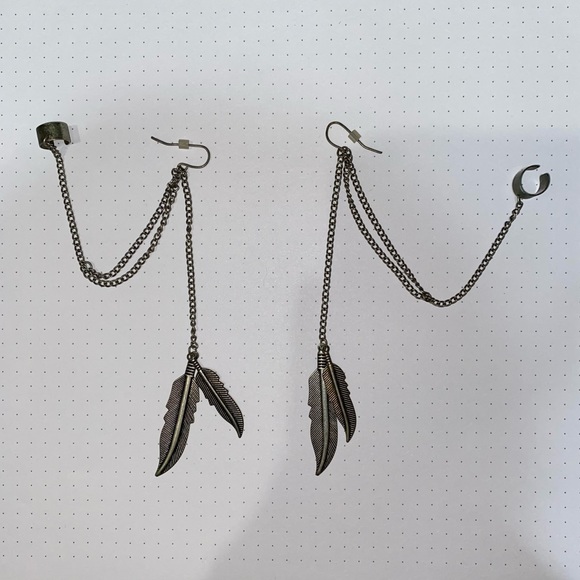 ❤️‍🔥 Hot Topic Set of 2 Feather 🪶 Ear cuff Silver Black Earri… - Picture 2 of 6